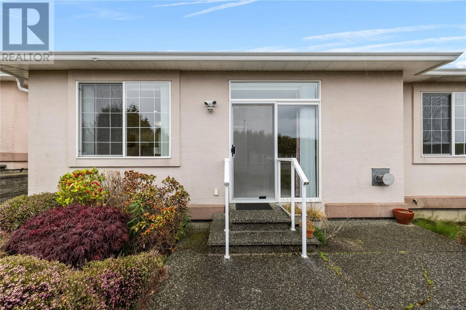6168 Saturna Ave