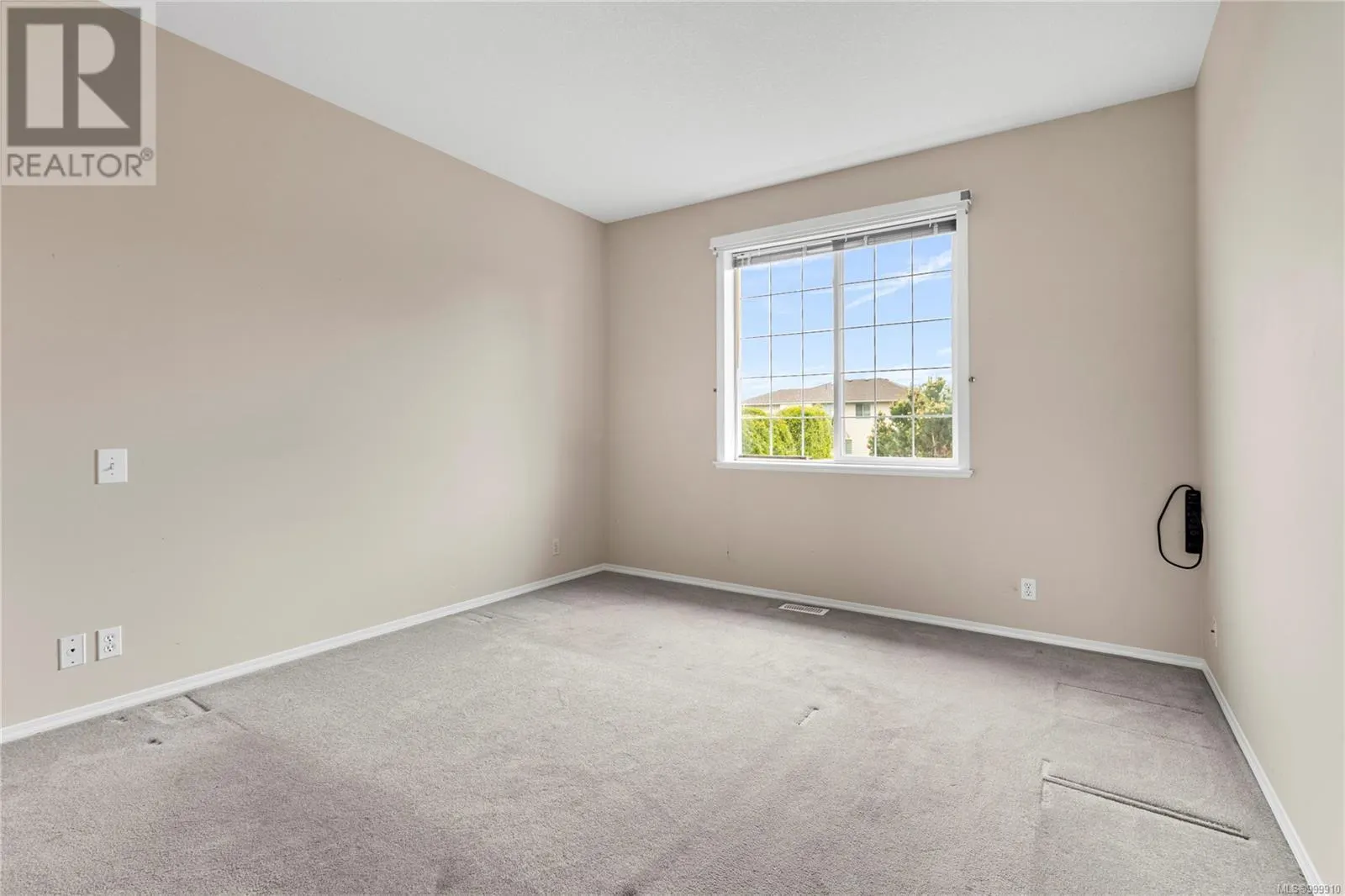 6168 Saturna Ave