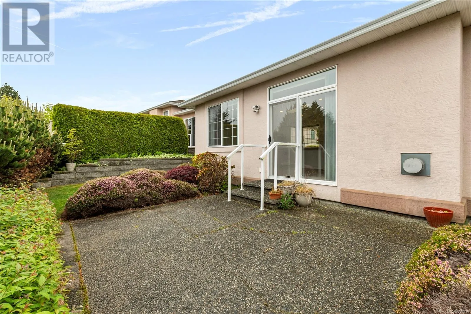 6168 Saturna Ave