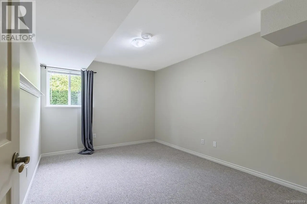 1112 Aery View Way
