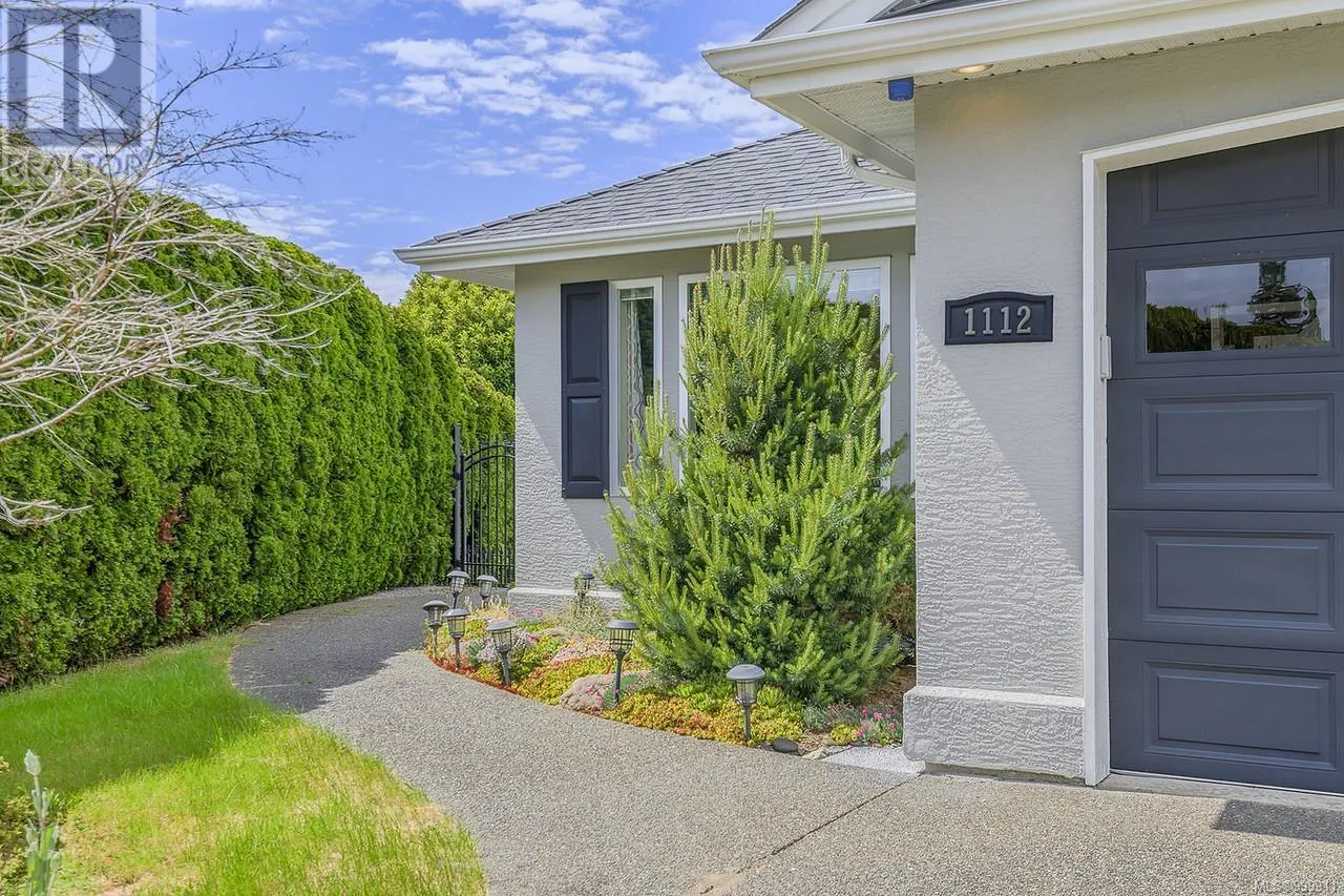 1112 Aery View Way