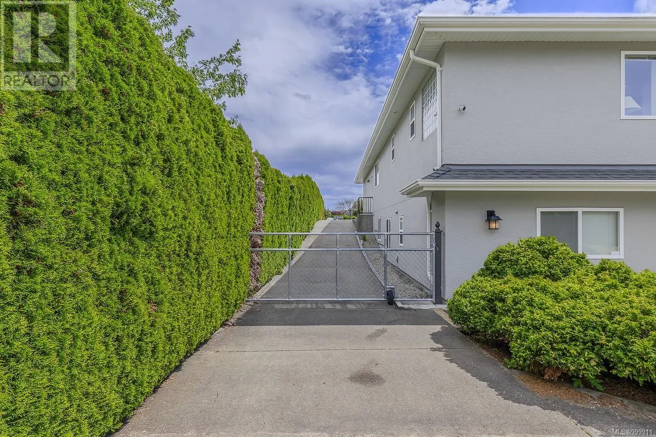 1112 Aery View Way