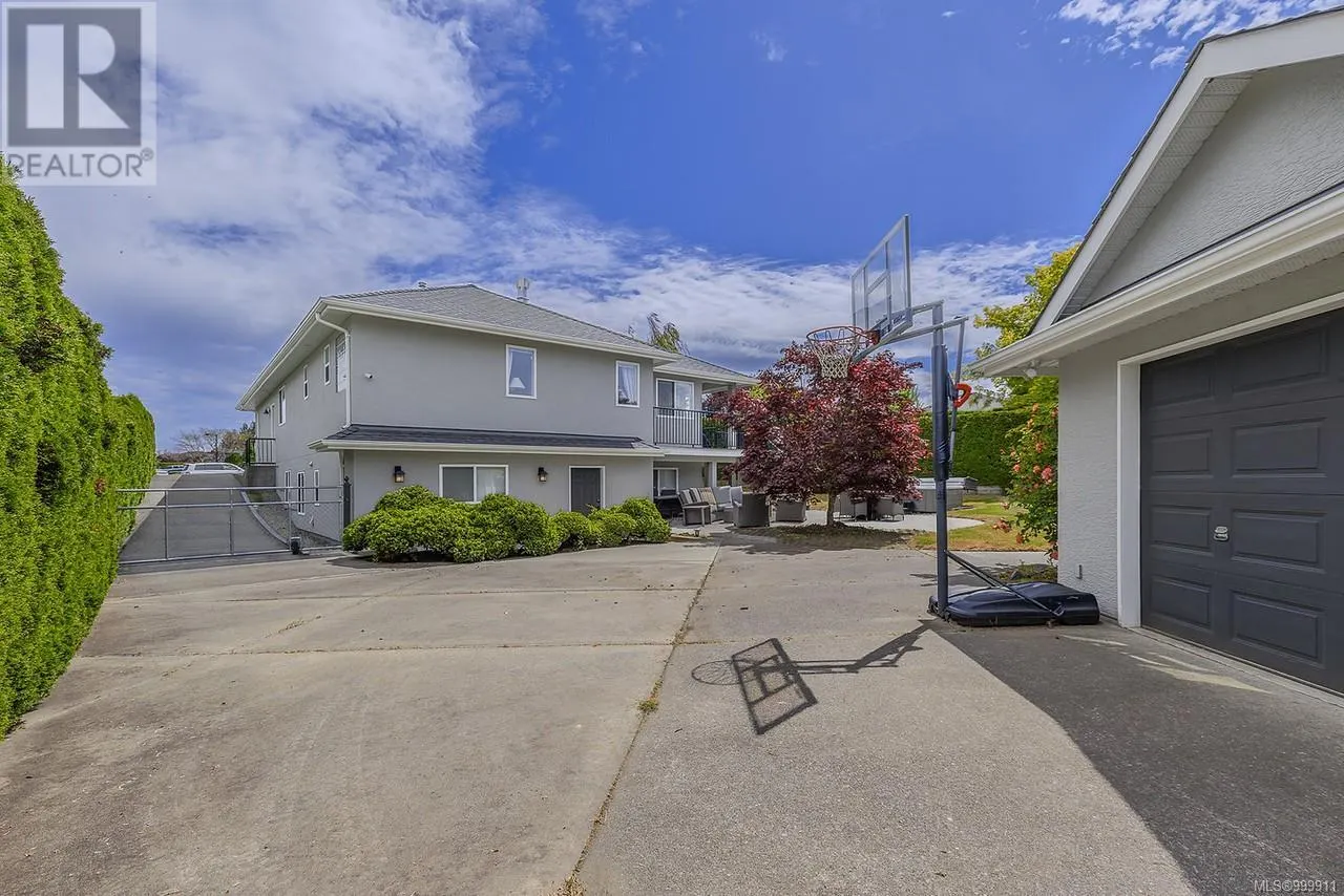 1112 Aery View Way