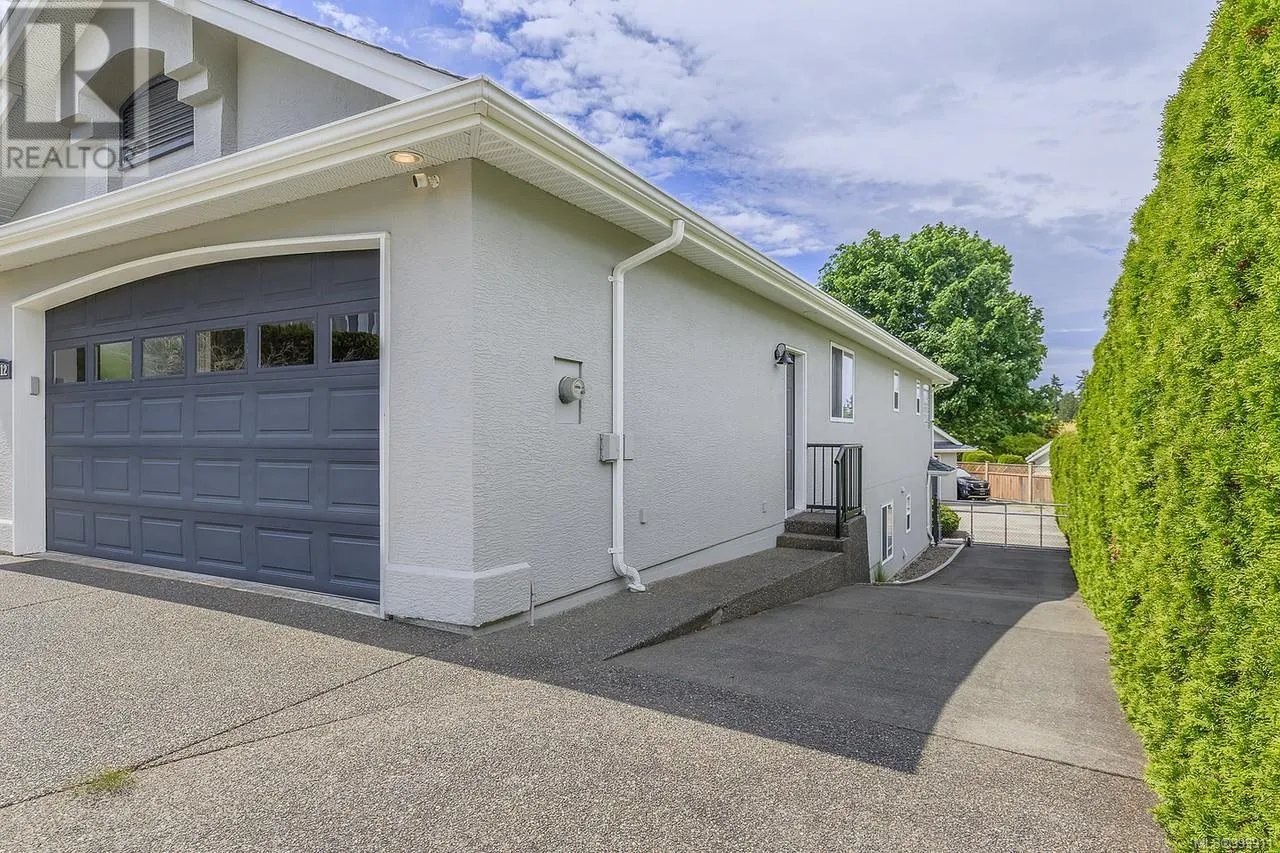 1112 Aery View Way
