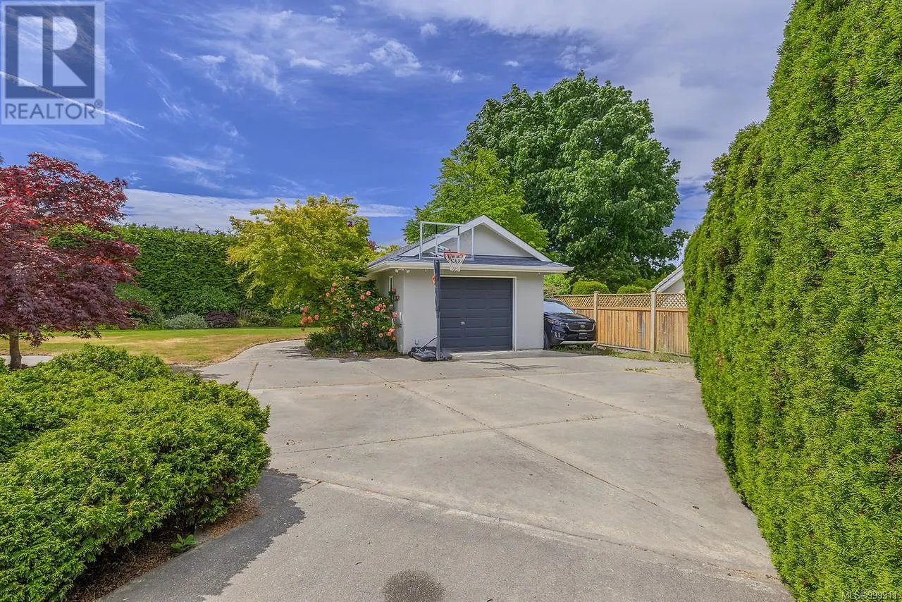 1112 Aery View Way