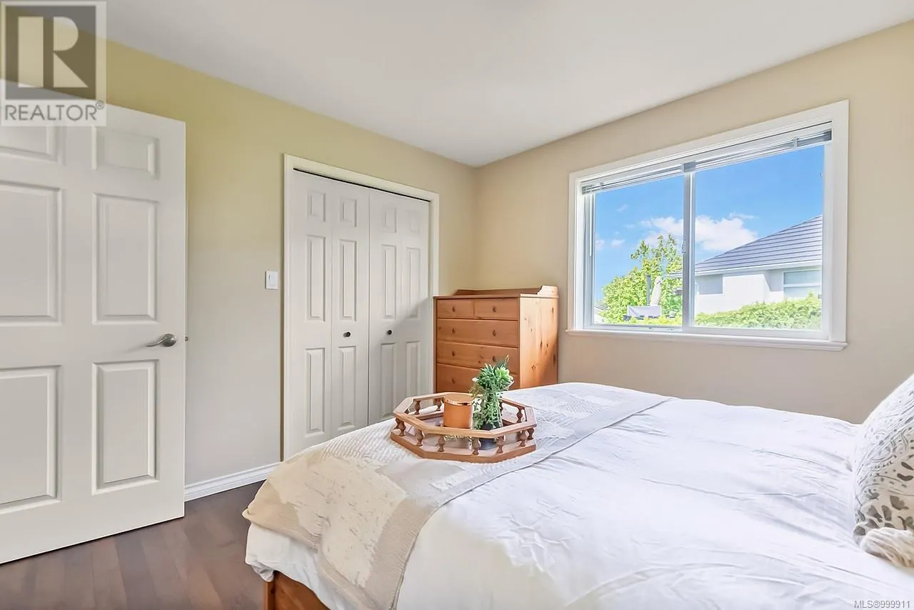 1112 Aery View Way