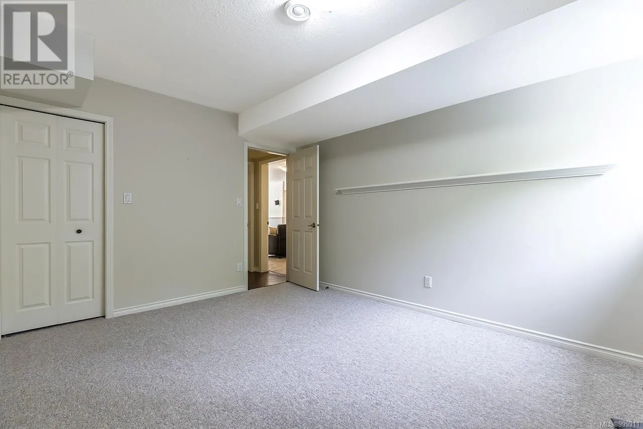 1112 Aery View Way