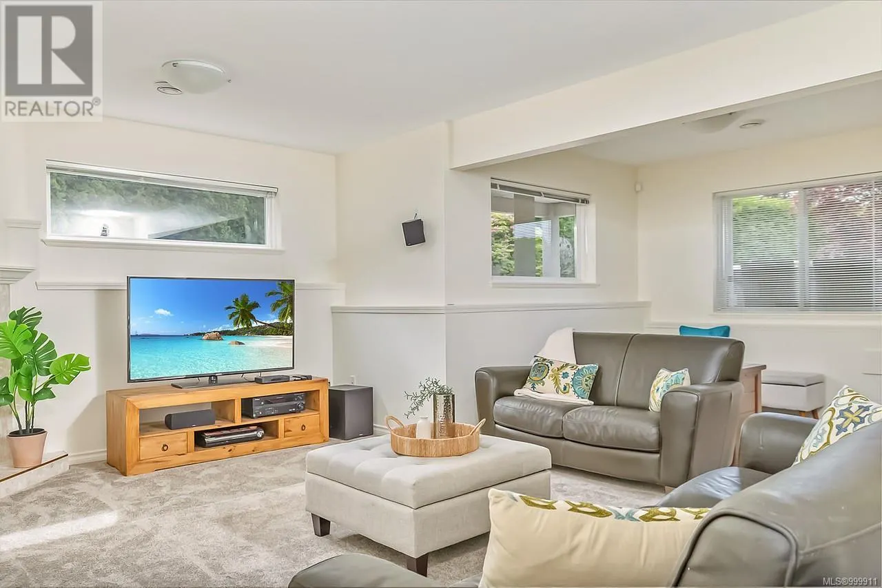 1112 Aery View Way