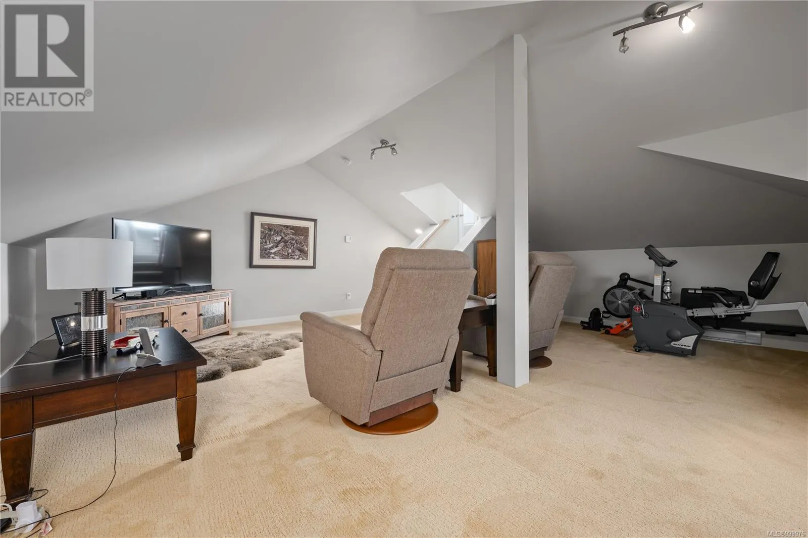 3724 Glen Oaks Dr