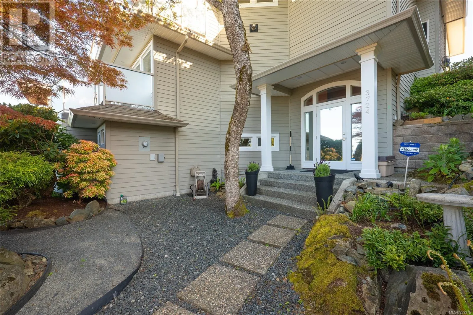 3724 Glen Oaks Dr