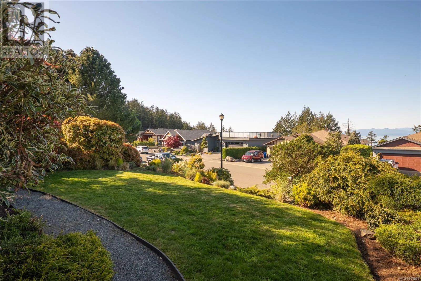 3724 Glen Oaks Dr
