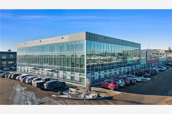 213, 3223 5 Avenue NE, Calgary