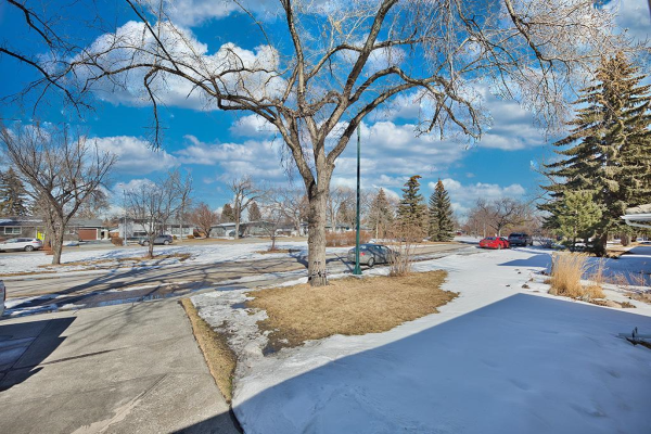 12 Hartford Place NW, Calgary