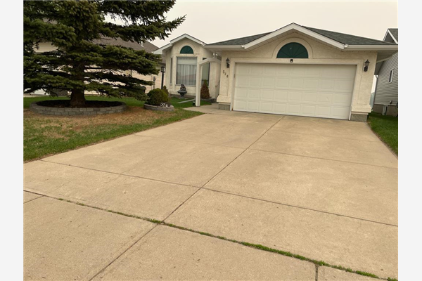 528 Woodside Drive NW, Airdrie