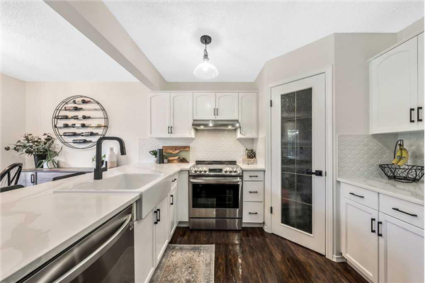 100 Bow Ridge Crescent, Cochrane