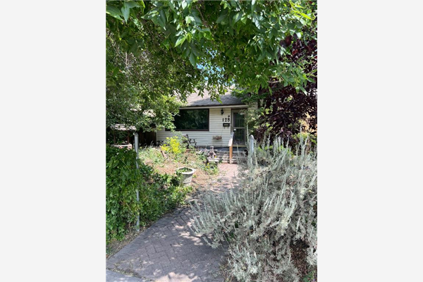 128 Langton Drive SW, Calgary