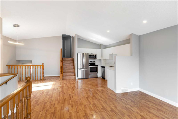 95 Martin Crossing Close NE, Calgary