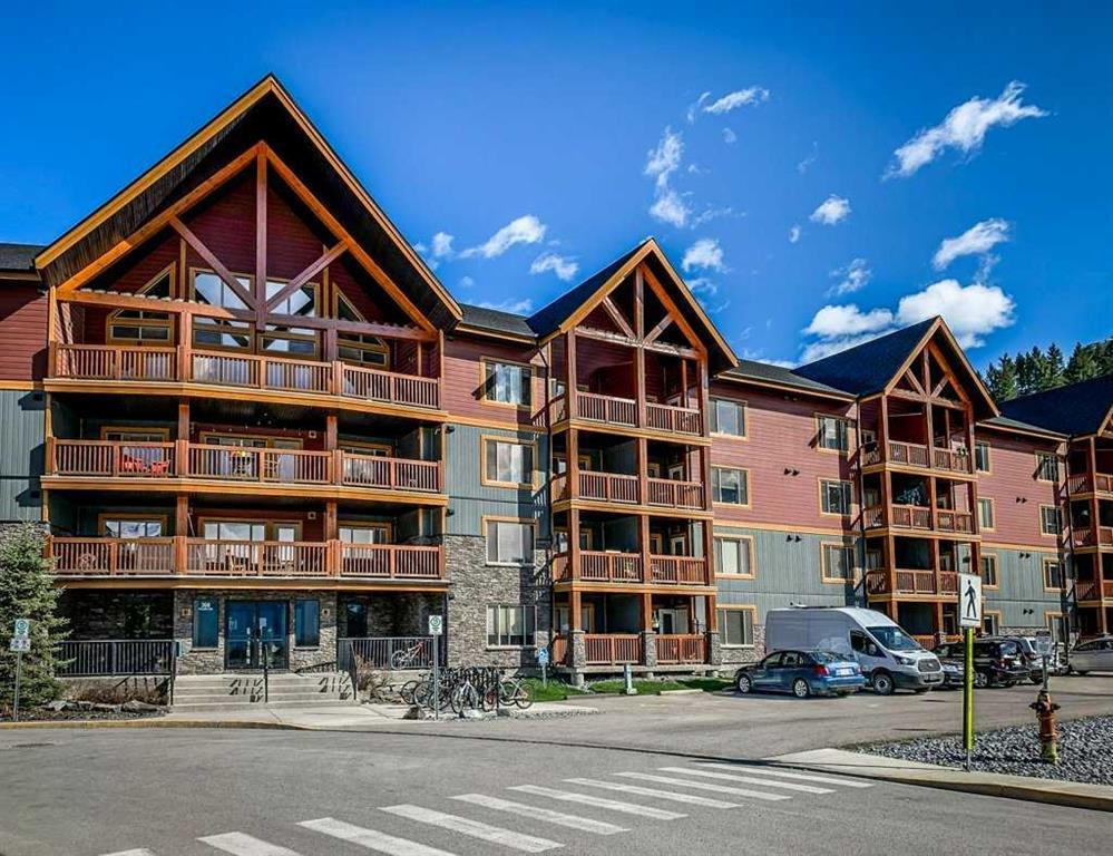 115, 300 Palliser LANE