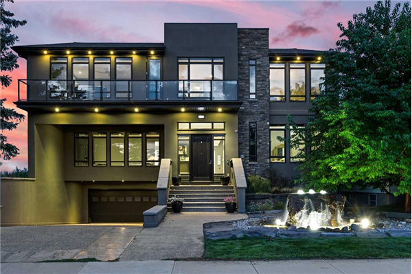 2216 8 Street NE, Calgary