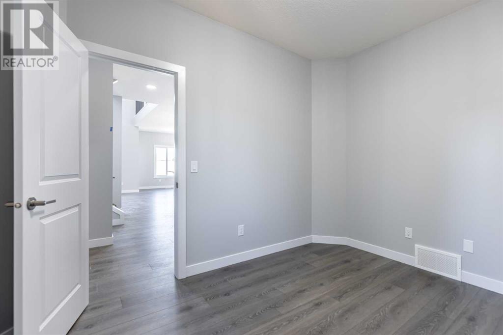 555 Clydesdale Way NW
