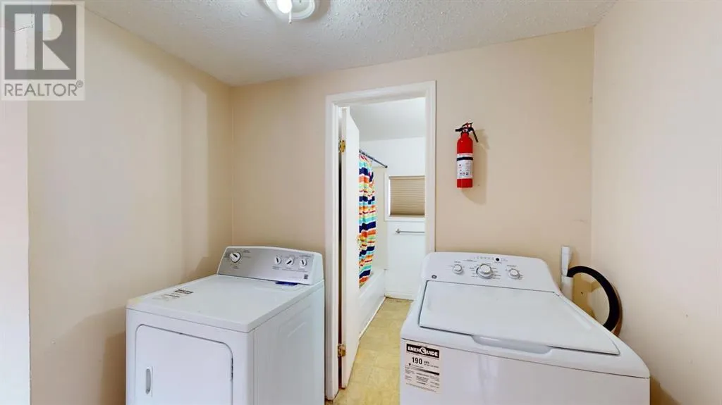 301 Grenfell Crescent