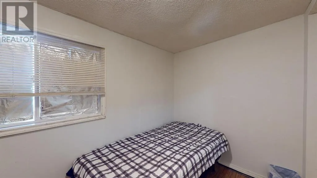 301 Grenfell Crescent