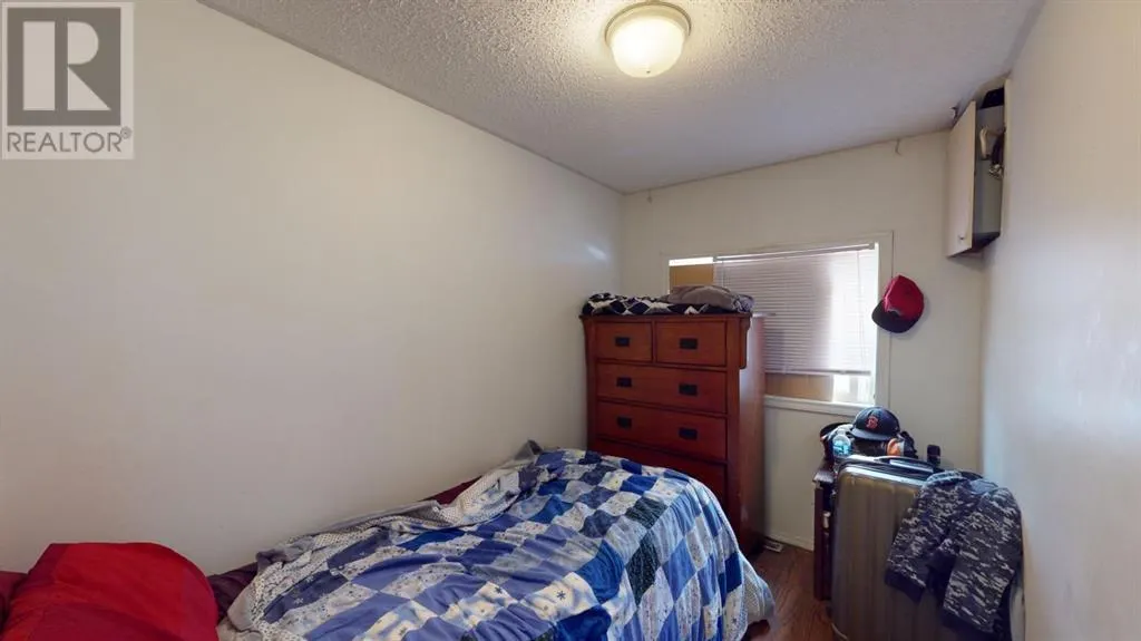 301 Grenfell Crescent