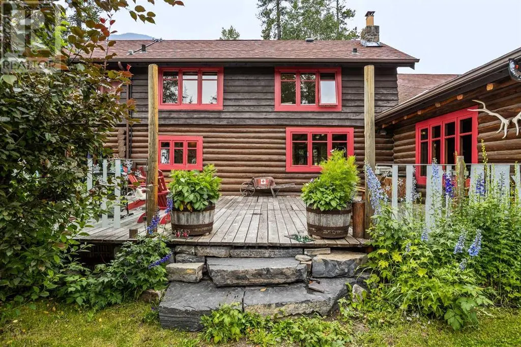 128 Kootenay Avenue
