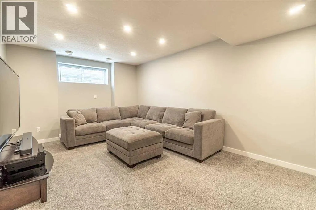 94 Masters Crescent SE