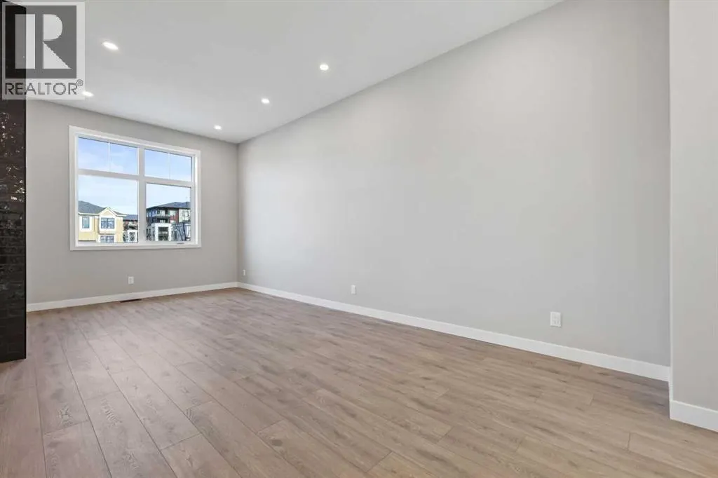 313, 595 Mahogany Road SE