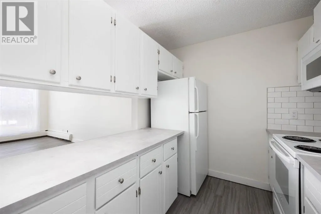 208, 14921 Macdonald Drive