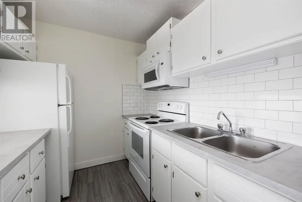 208, 14921 Macdonald Drive
