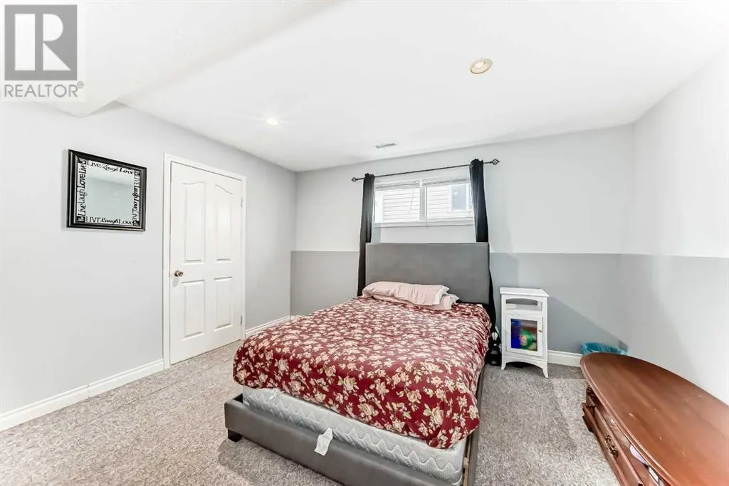 203 Strathaven Bay