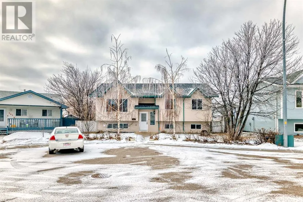 203 Strathaven Bay