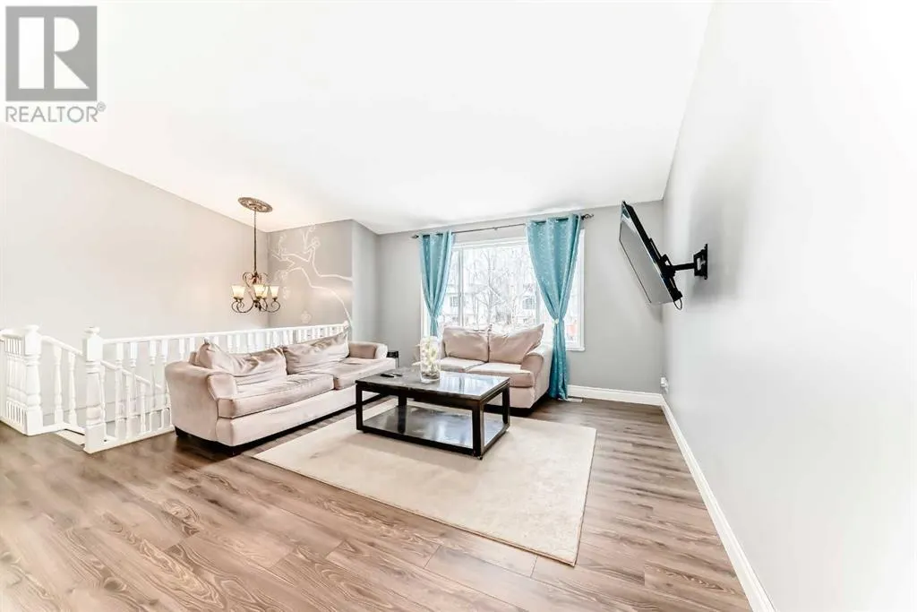 203 Strathaven Bay