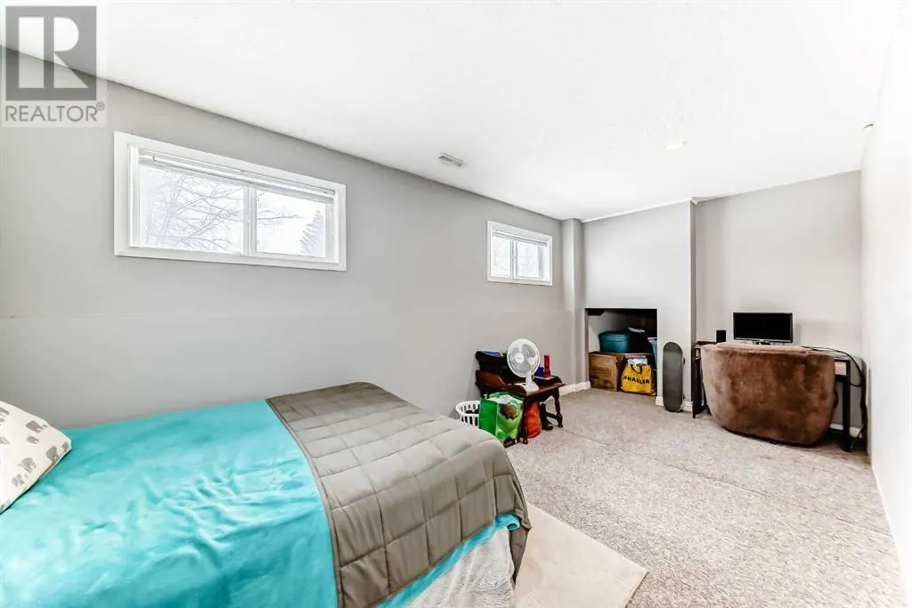 203 Strathaven Bay