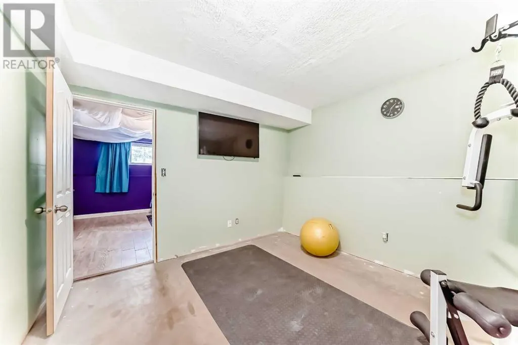 203 Strathaven Bay