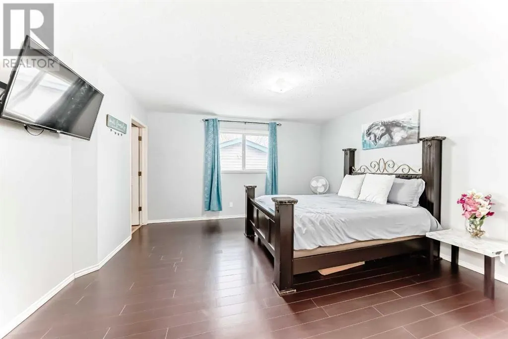 203 Strathaven Bay