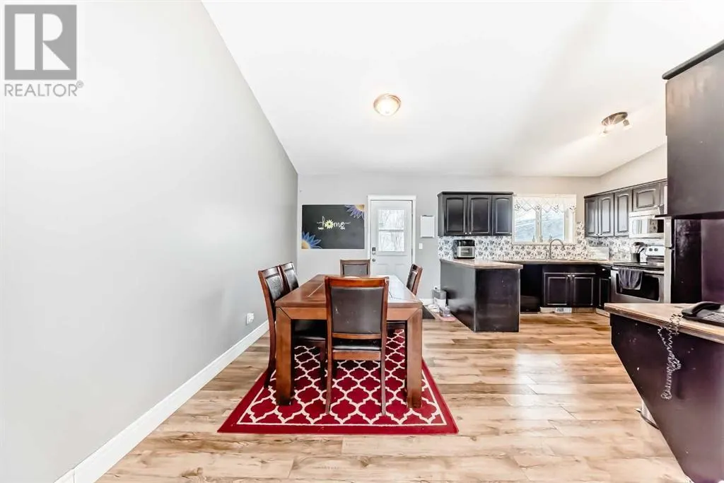 203 Strathaven Bay