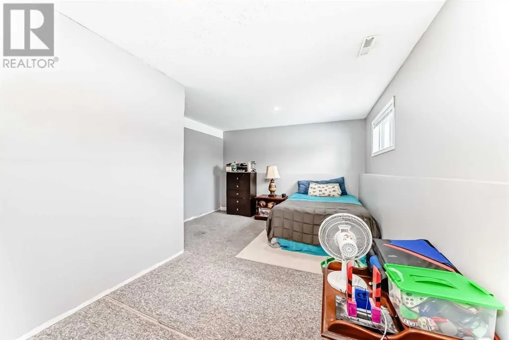 203 Strathaven Bay