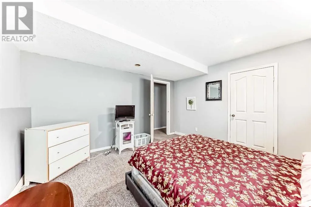 203 Strathaven Bay