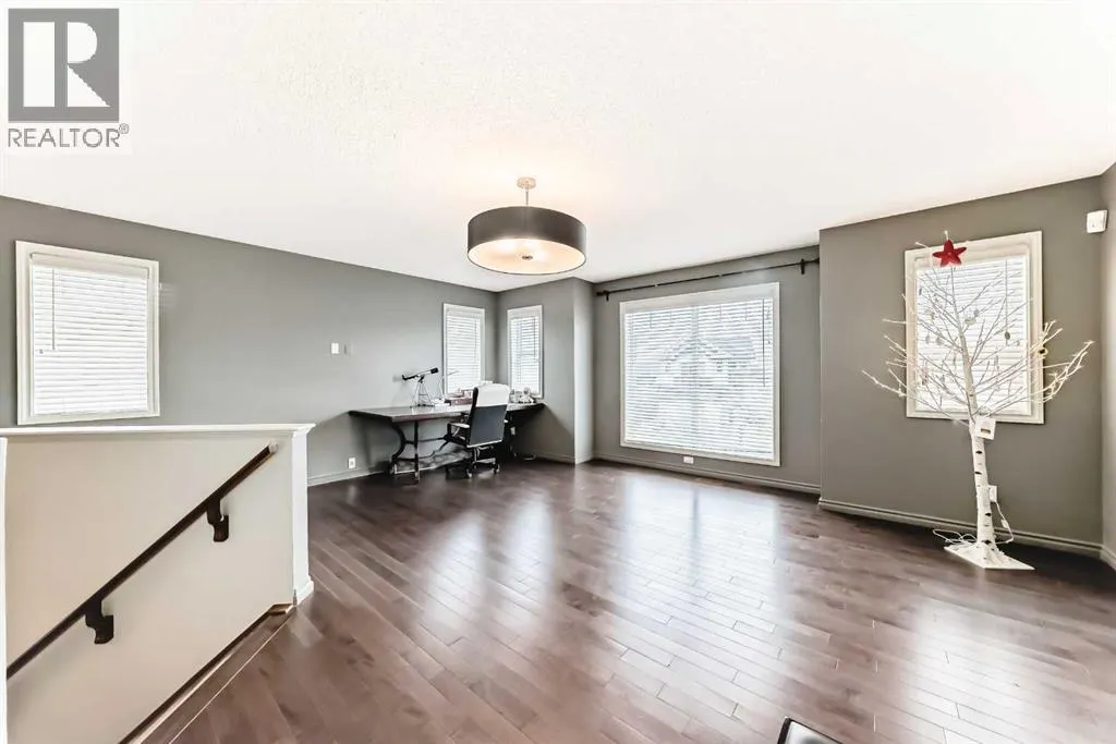 103 Aspen Hills Close SW