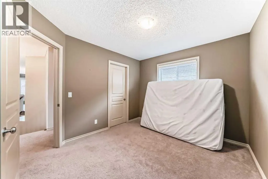 103 Aspen Hills Close SW