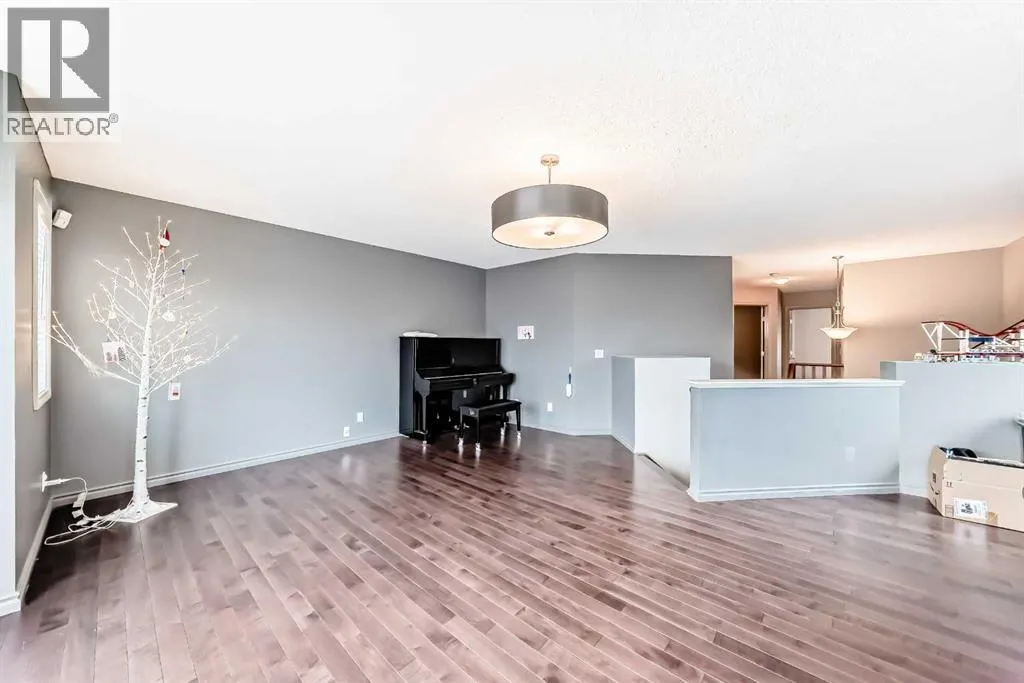 103 Aspen Hills Close SW