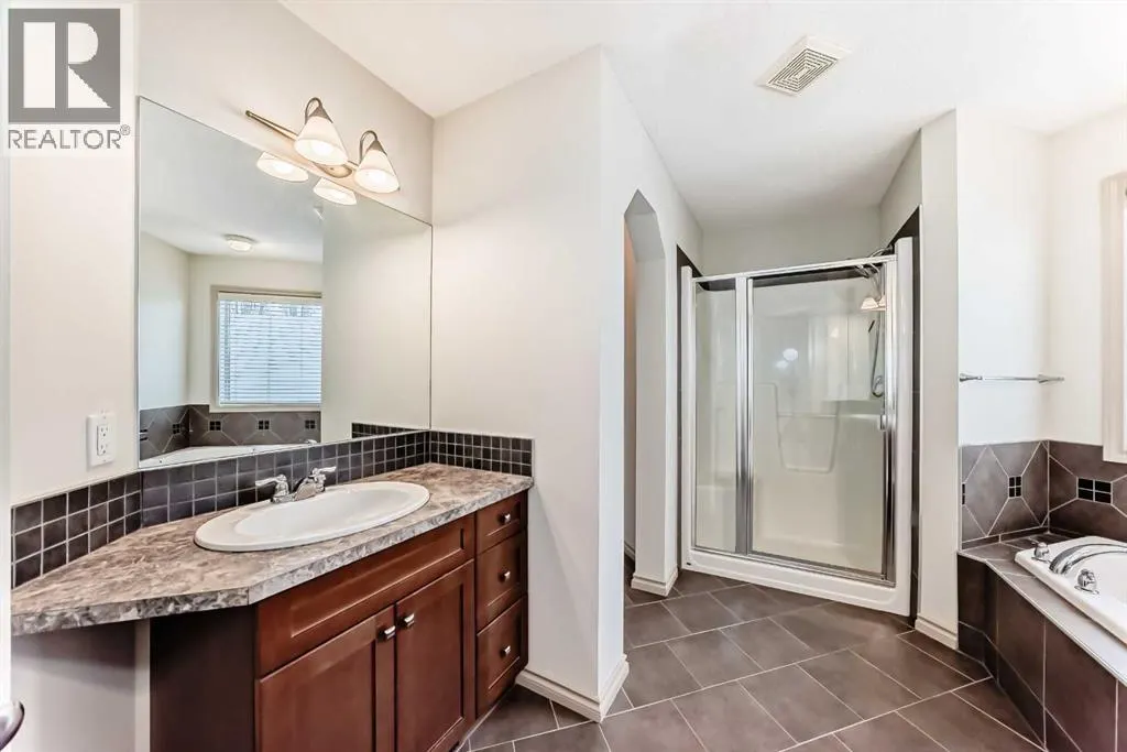 103 Aspen Hills Close SW