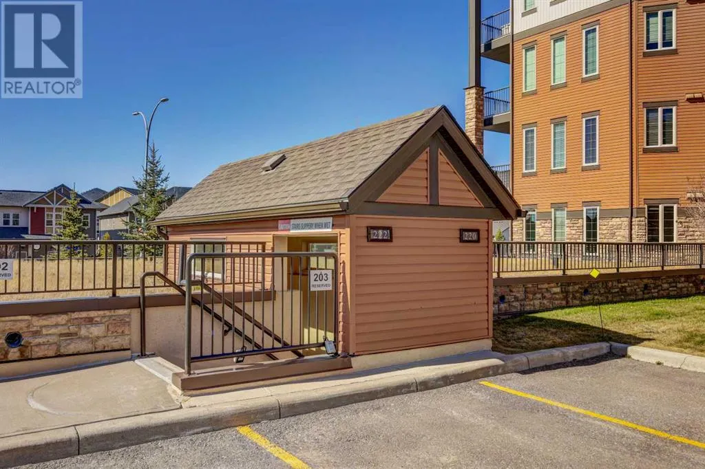220, 15 Sunset Square