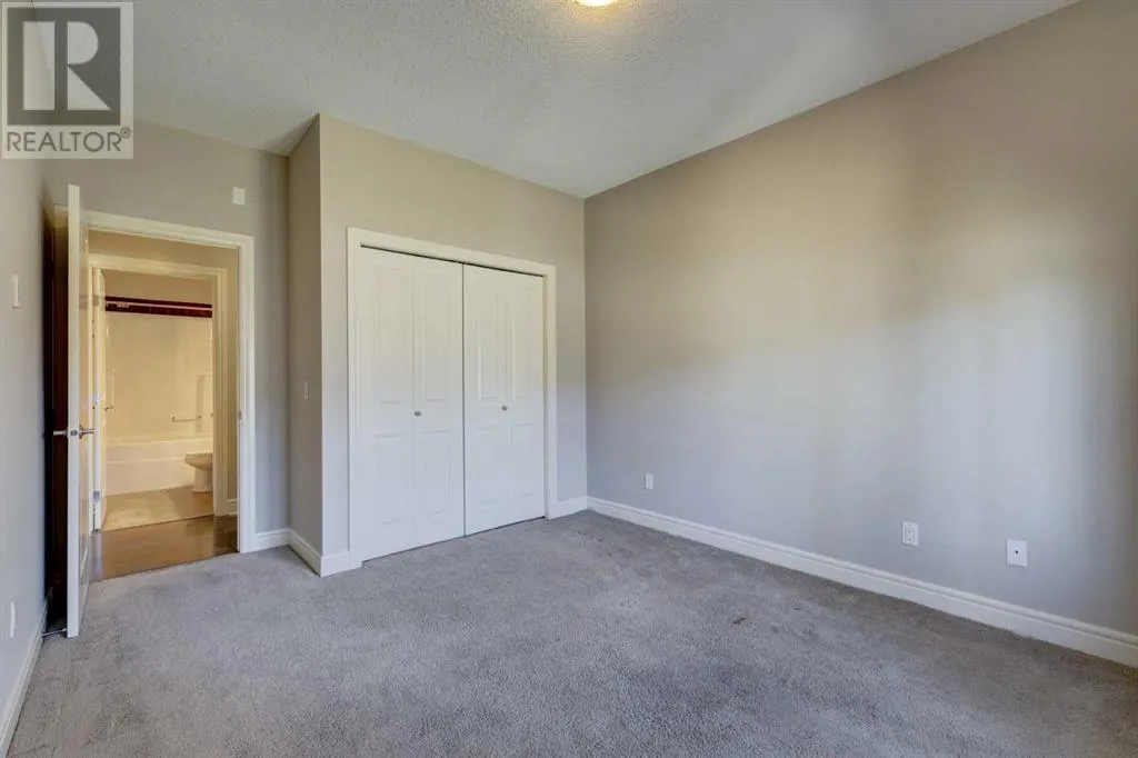 220, 15 Sunset Square