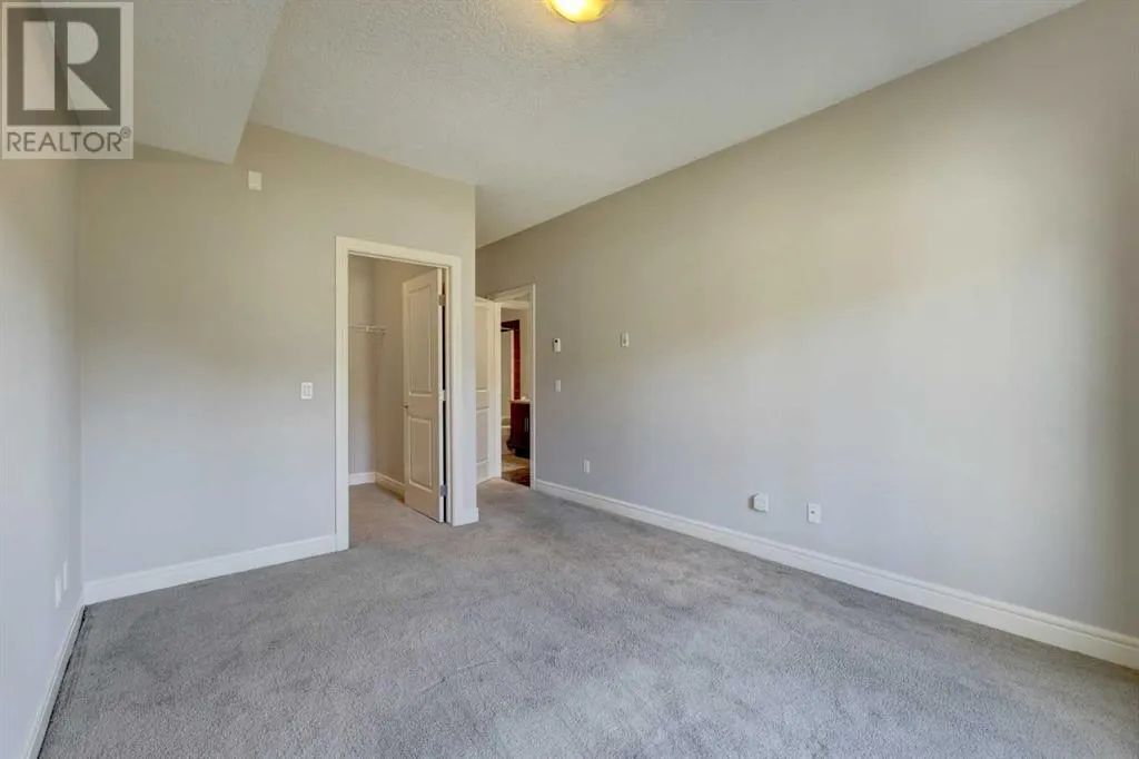 220, 15 Sunset Square