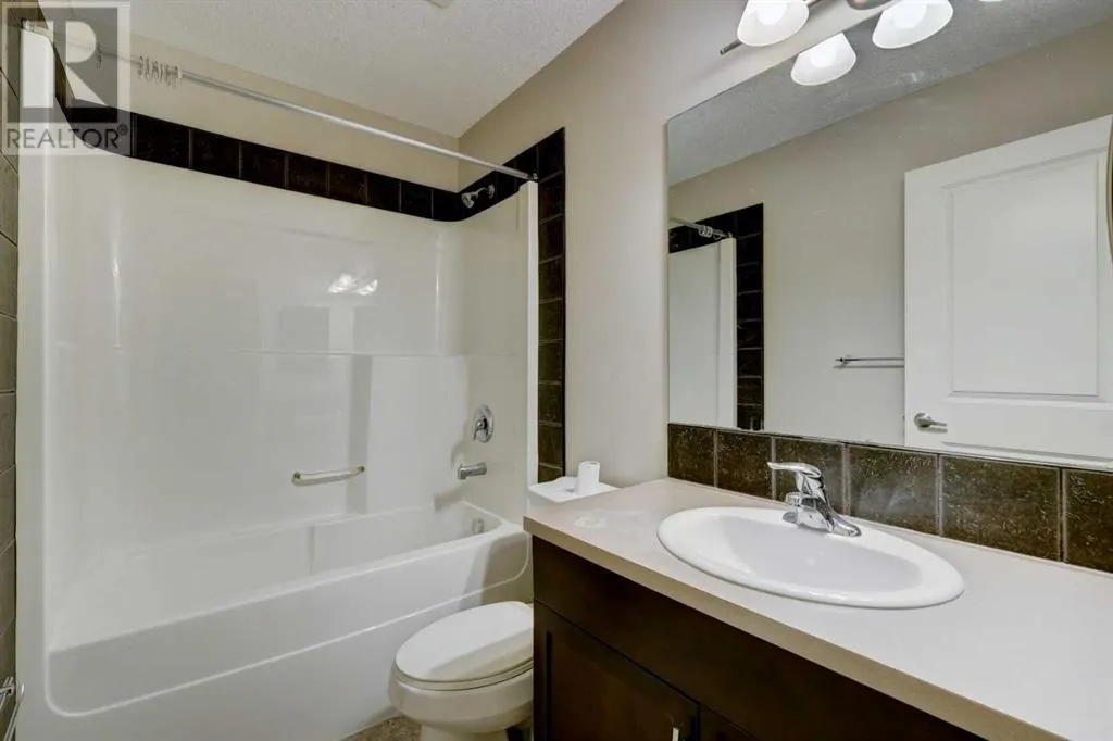 220, 15 Sunset Square