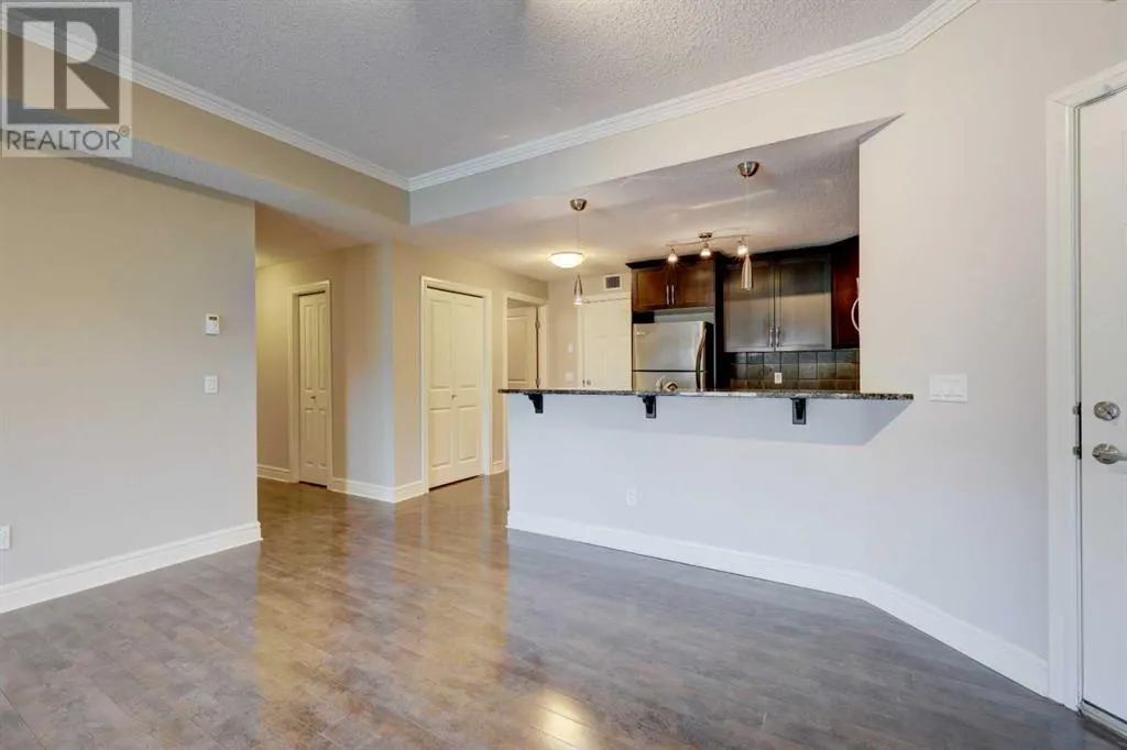 220, 15 Sunset Square